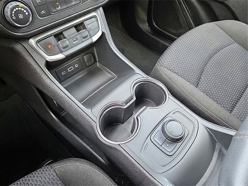 Used 2024 GMC Terrain SLE image 25