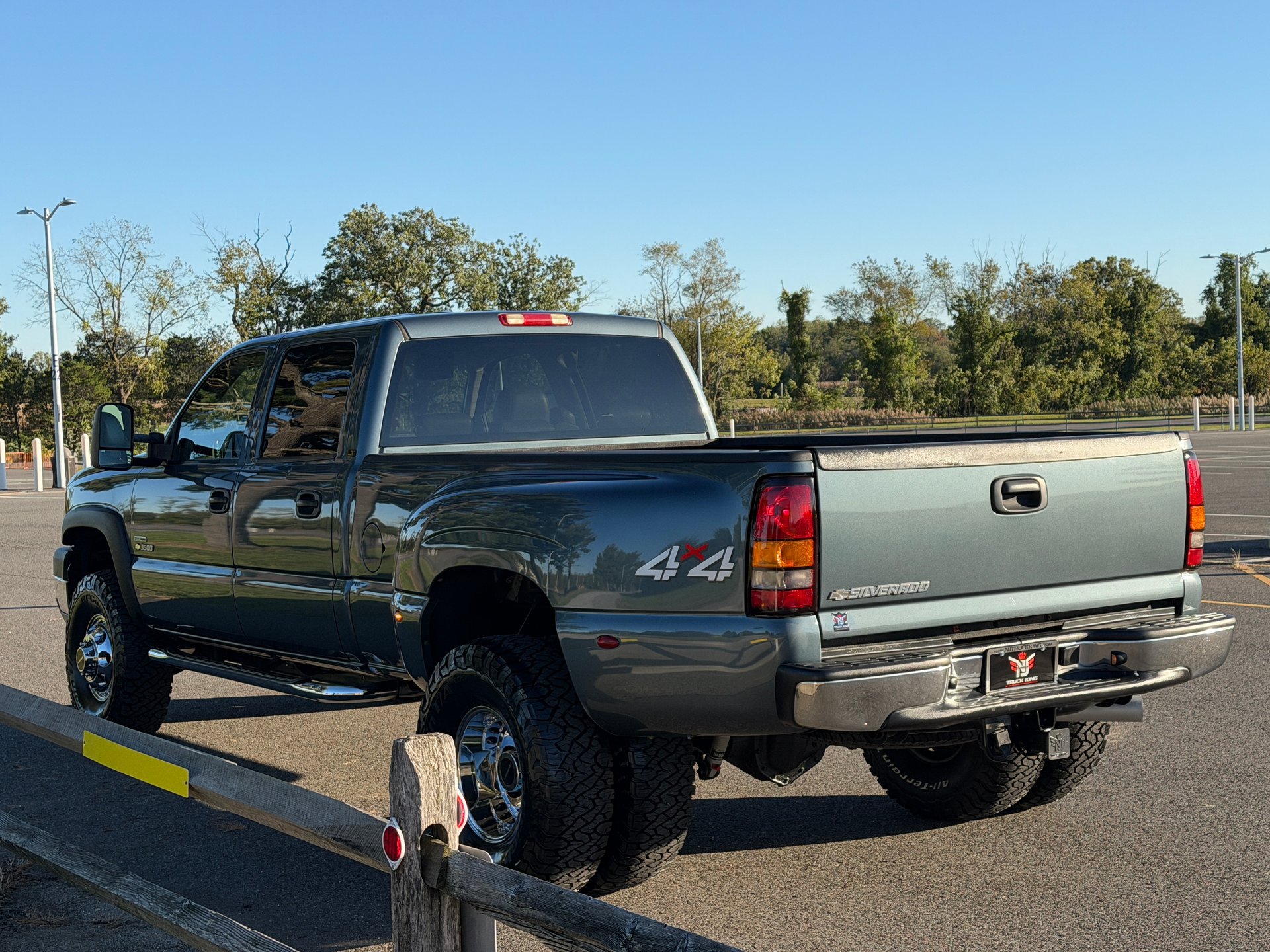 Used 2006 Chevrolet Silverado 3500 LT w/ Heavy-Duty Power Package AWD/4WD image 8