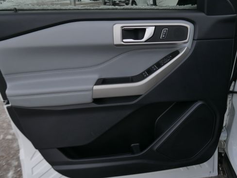 Used 2022 Ford Explorer XLT w/ Equipment Group 202A image 25