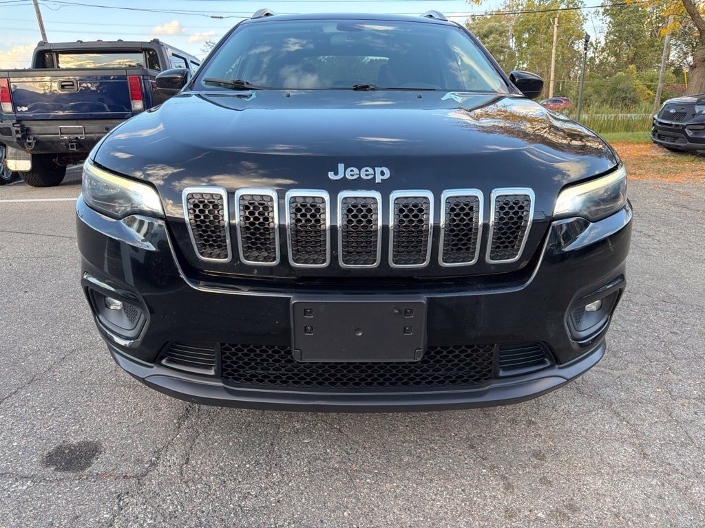 Used 2019 Jeep Cherokee Latitude w/ Cold Weather Group AWD/4WD image 2