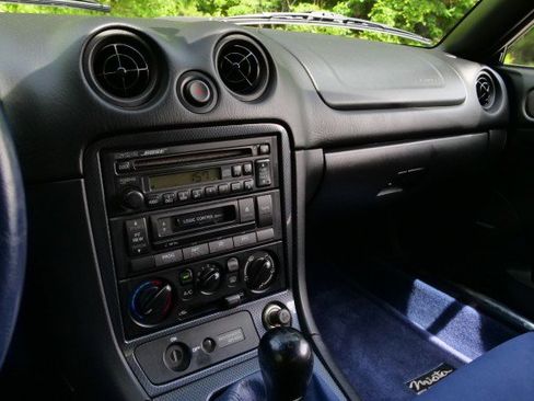 Used 1999 MAZDA MX-5 Miata 10th Anniversary Edition RWD image 21