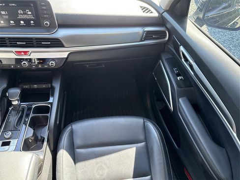 Used 2021 Kia Telluride LX image 16