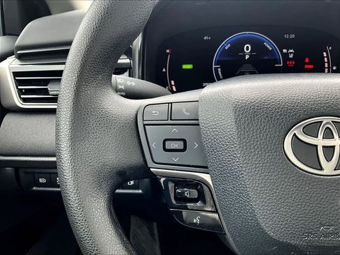 Used 2025 Toyota Camry LE image 23