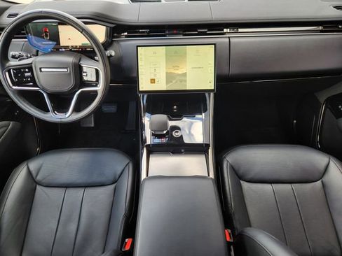 Used 2025 Land Rover Range Rover Sport SE AWD/4WD image 4