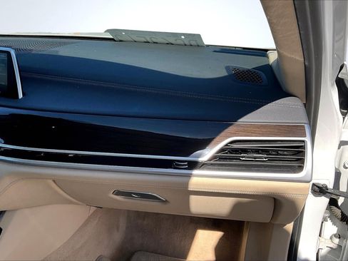 Used 2021 BMW 740i RWD image 17