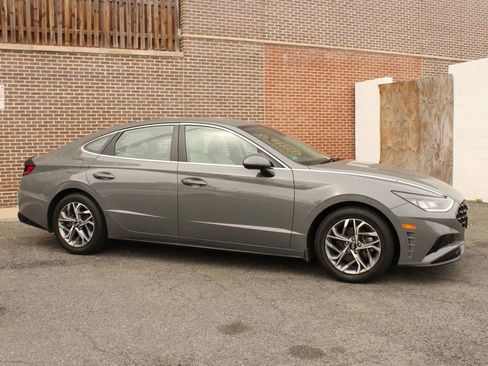 Used 2022 Hyundai Sonata SEL FWD image 2