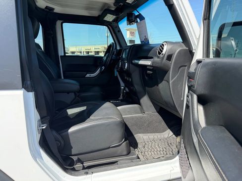 Used 2017 Jeep Wrangler Rubicon image 25