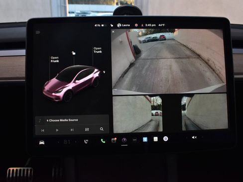 Used 2021 Tesla Model Y Long Range image 31