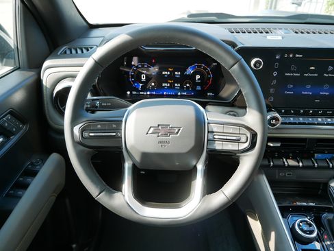 Used 2026 Chevrolet Colorado ZR2 w/ Technology Package AWD/4WD image 12