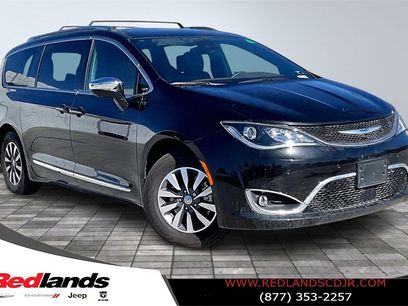 Used 2020 Chrysler Pacifica Limited w/ Advanced Safetytec Group