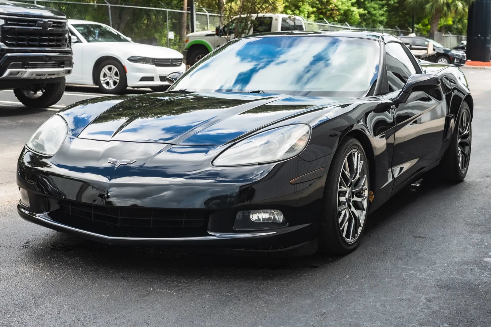Used 2009 Chevrolet Corvette Coupe w/ Preferred Equipment Group RWD image 2