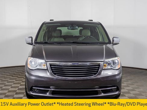 Used 2016 Chrysler Town & Country Touring-L w/ Driver Convenience Group image 14