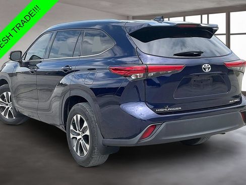 Used 2021 Toyota Highlander XLE AWD/4WD image 4