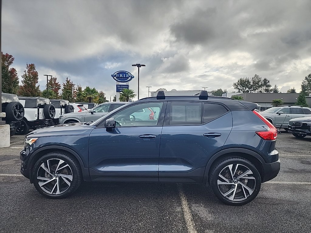 Used 2022 Volvo XC40 T5 R-Design w/ Advanced Package AWD/4WD image 2