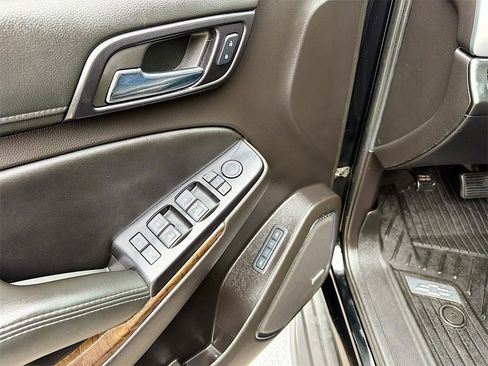 Used 2015 Chevrolet Suburban LT image 19