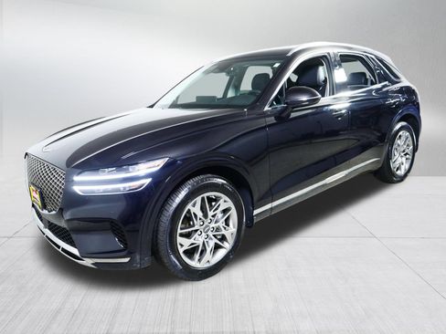 Certified 2025 Genesis GV70 2.5T AWD/4WD image 3