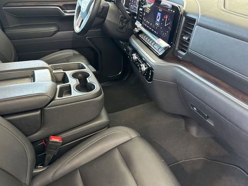 Used 2025 GMC Sierra 1500 SLT AWD/4WD image 19