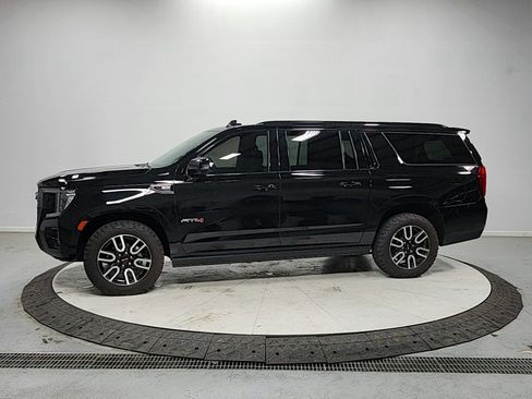 Used 2023 GMC Yukon XL AT4 w/ AT4 Premium Package image 4