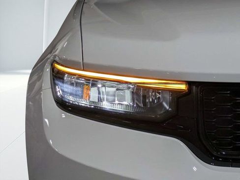 Used 2023 Jeep Grand Cherokee L Laredo RWD image 9