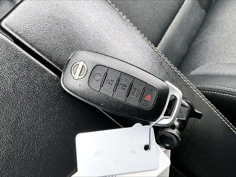 Used 2024 Nissan Rogue SV image 12