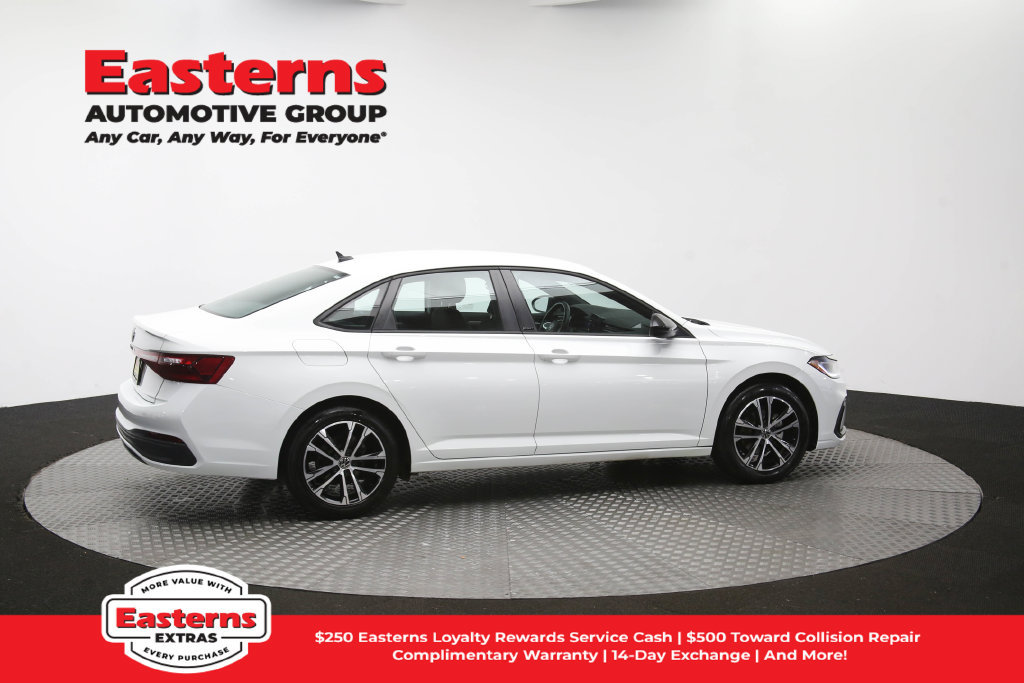 Used 2025 Volkswagen Jetta Sport FWD image 43