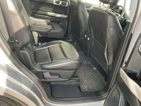Used 2021 Ford Explorer XLT w/ Equipment Group 202A image 16