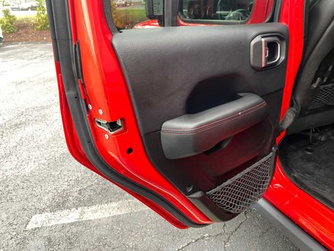Used 2018 Jeep Wrangler Unlimited Rubicon AWD/4WD image 37