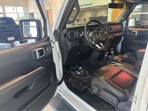 Used 2021 Jeep Wrangler Unlimited Sahara AWD/4WD image 18