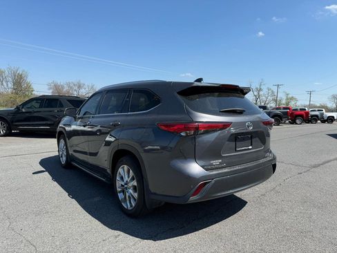 Used 2021 Toyota Highlander Limited image 4