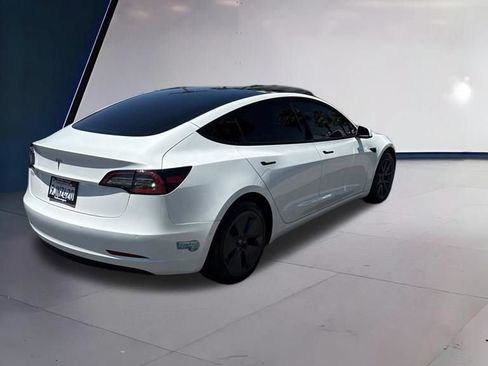 Used 2022 Tesla Model 3 Standard Range RWD image 2