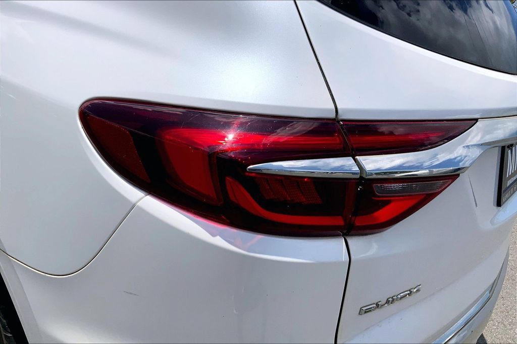 Used 2018 Buick Enclave Avenir w/ Avenir Technology Package FWD image 26