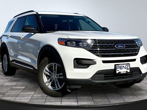 Used 2024 Ford Explorer XLT w/ Class IV Trailer Tow Package AWD/4WD image 3