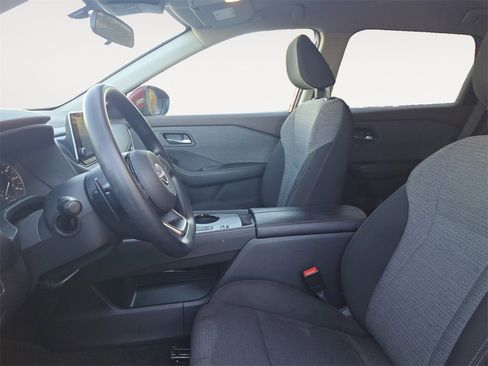 Used 2023 Nissan Rogue SV image 9