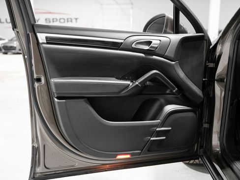 Used 2012 Porsche Cayenne image 34