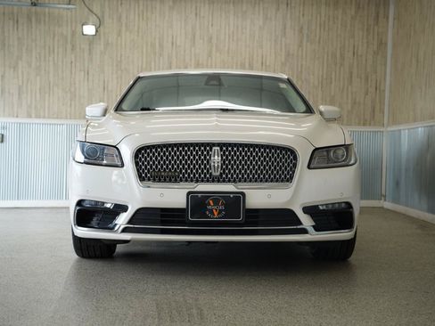 Used 2018 Lincoln Continental Select w/ Continental Climate Package FWD image 2