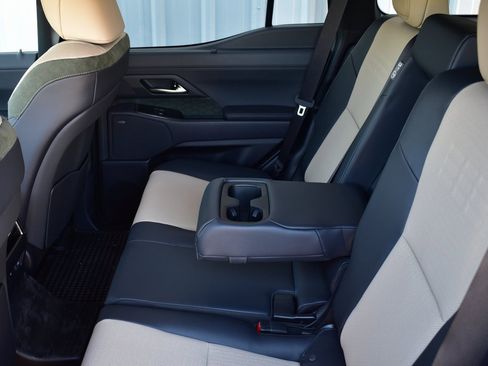 Used 2025 Lexus GX 550 image 24