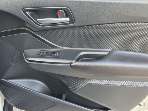 Used 2018 Toyota C-HR XLE FWD image 11