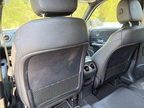 Used 2025 Mercedes-Benz GLB 250 4MATIC image 22