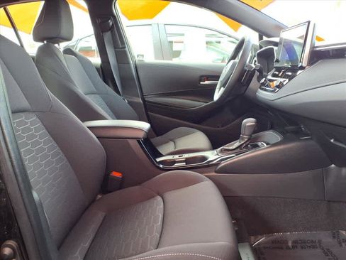 Used 2025 Toyota Corolla SE w/ SE Package image 22