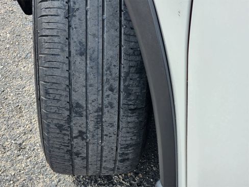 Used 2023 Nissan Rogue S image 10