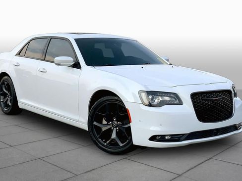 Used 2023 Chrysler 300 S w/ Comfort Group RWD image 3