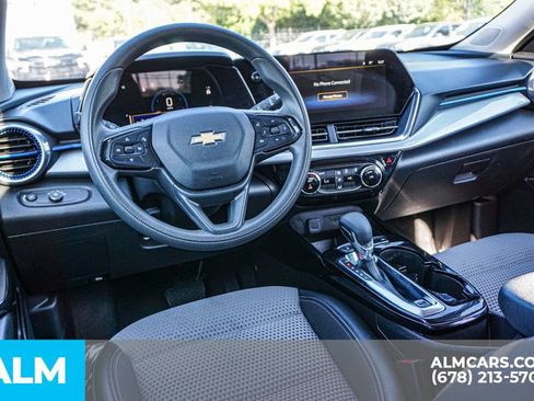 Used 2025 Chevrolet Trax LT FWD image 26