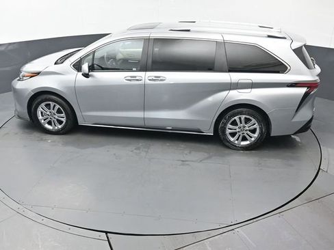Certified 2023 Toyota Sienna Platinum image 48