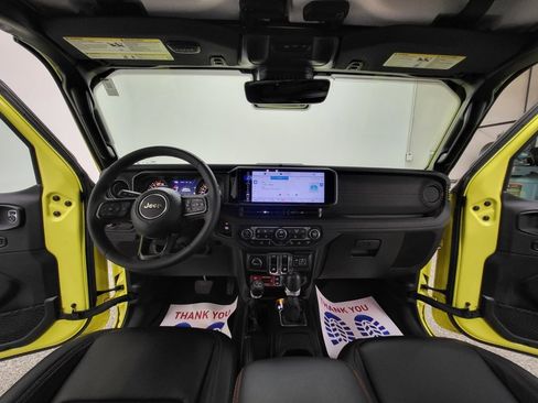 Used 2024 Jeep Wrangler Rubicon image 14