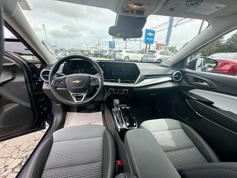 Used 2024 Chevrolet Trax LT w/ Driver Confidence Package FWD image 22