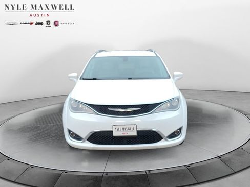 Used 2017 Chrysler Pacifica Touring-L Plus w/ Tire & Wheel Group image 18