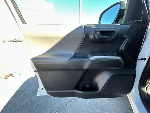 Used 2017 Toyota Tacoma SR5 image 20