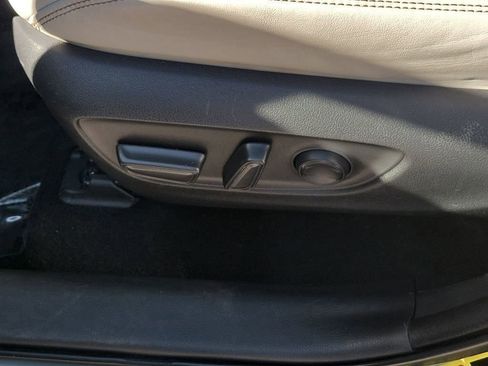 Used 2019 Toyota RAV4 XLE Premium image 24