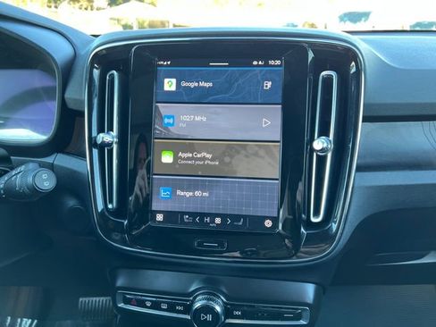 Used 2023 Volvo XC40 Recharge Ultimate image 24