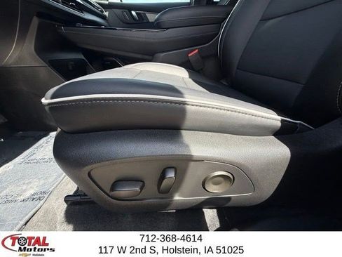 Used 2025 Buick Enclave Preferred AWD/4WD image 10